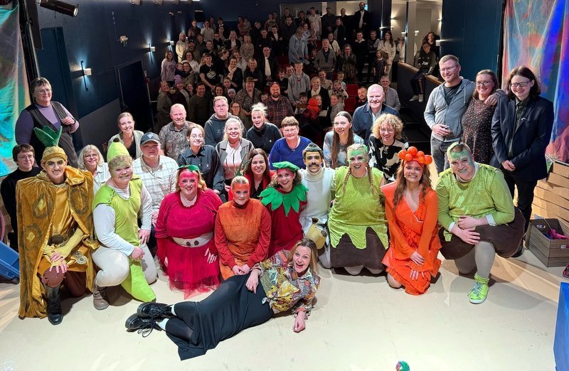 >Frá frumsýningu Ávaxtakörfunnar. Mynd af FB síðu LS.